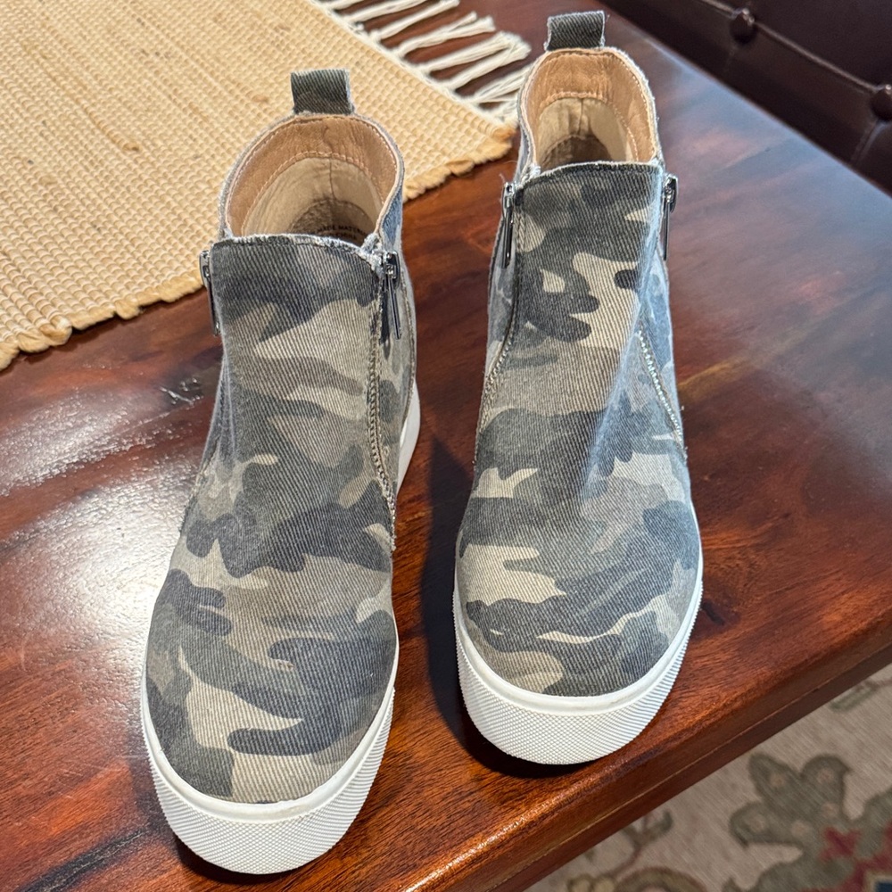 Soda Camouflage High-Top Sneakers